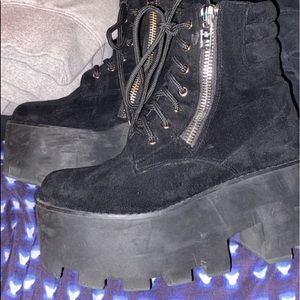 Dolls kill, current mood platforms